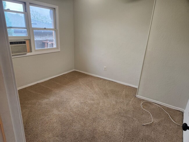 Building Photo - House: 2 Bedroom / 1 Bathroom - Auburn (COMING SOON!!)