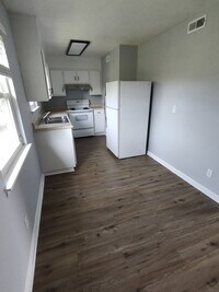 Building Photo - Capri Apartments