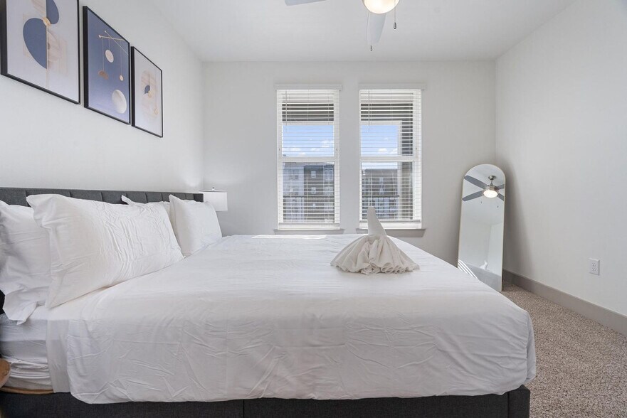 Building Photo - 12100 1/2 Ferrystone Glen Drive-SI ID1343261P