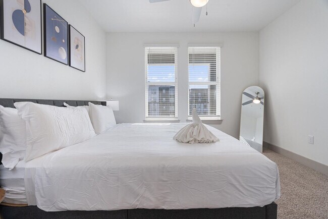 Building Photo - 12100 1/2 Ferrystone Glen Dr