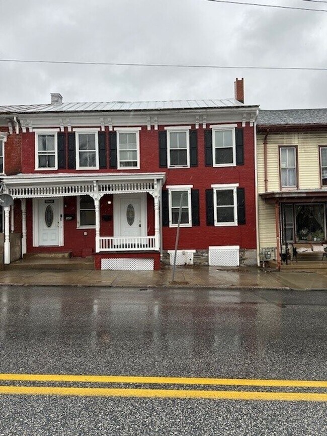 Primary Photo - Introducing 2-bedroom, 1.5-bathroom row-ho...