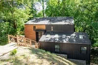 Building Photo - Ultra Modern Three Bedroom Home!