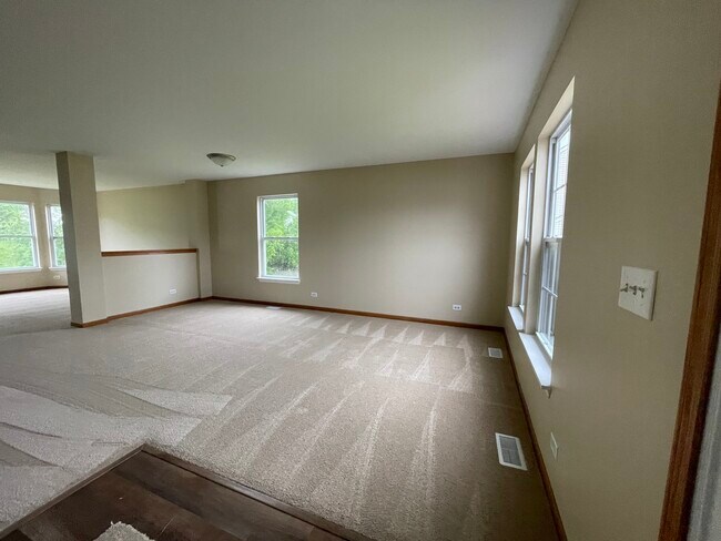 Building Photo - 649 Linda Ct