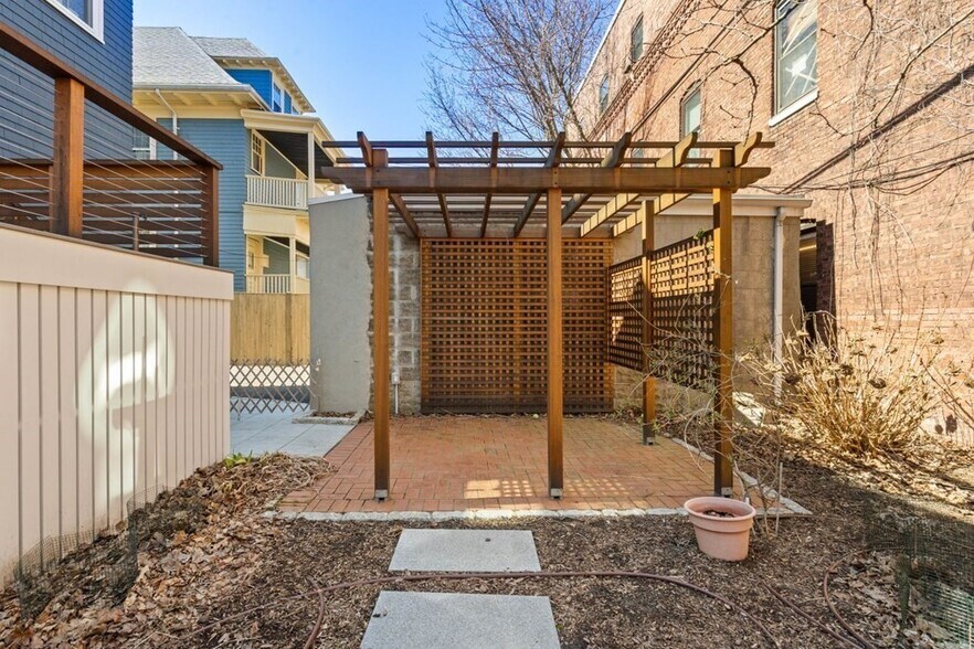 Building Photo - 35 Upland Rd