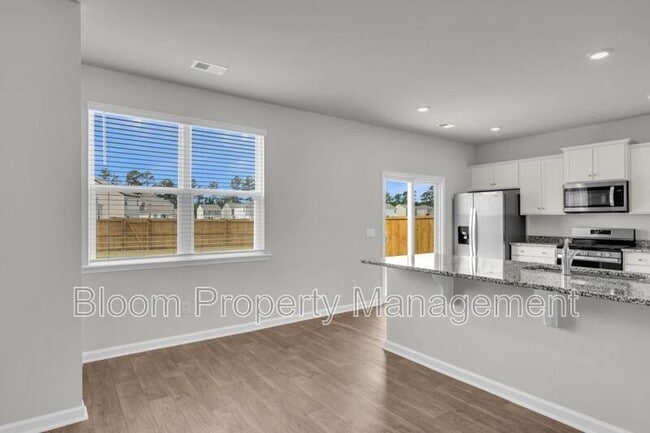 Building Photo - 803 Lilyford Ln