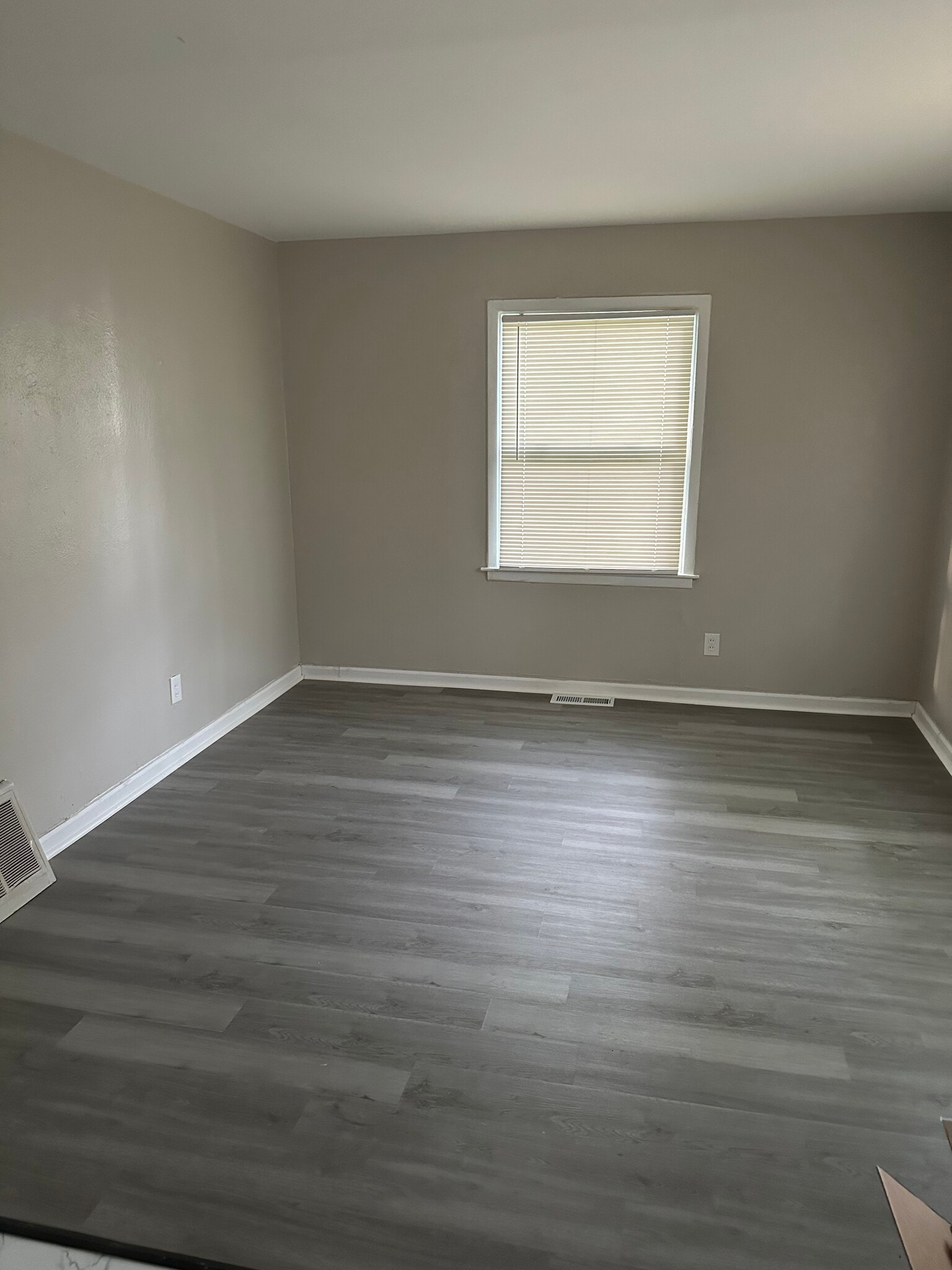 Building Photo - 10185 Winkler Dr