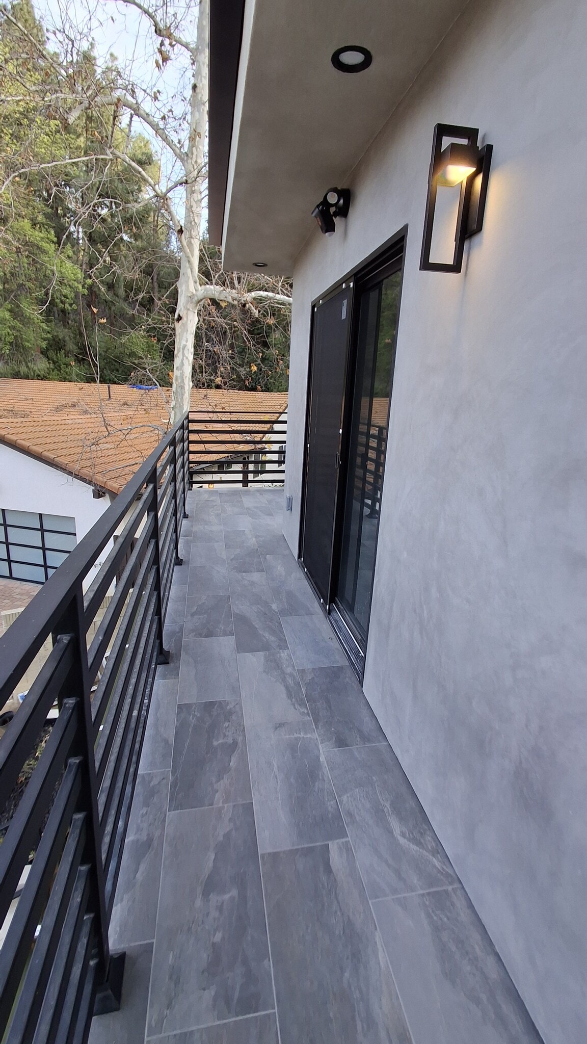 Building Photo - 4377 Charlemont Ave