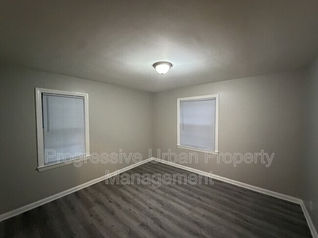 Building Photo - 380 E 260th St