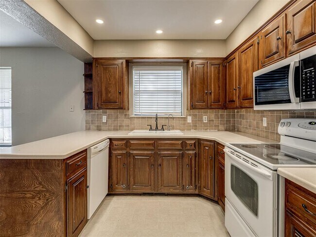 Building Photo - 2131 Jazzman Dr