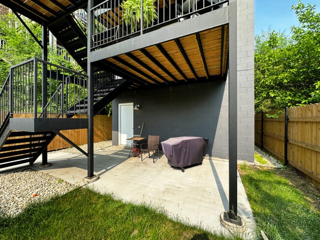 Building Photo - 4420 S Prairie Ave