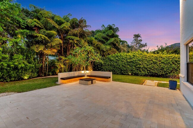 Building Photo - 17710 Cadena Dr
