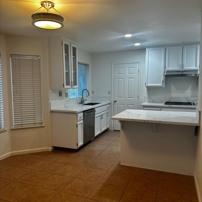 Building Photo - Elk Grove - HOUSE  FOR RENT!