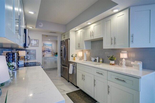 Building Photo - 5480 N Ocean Dr