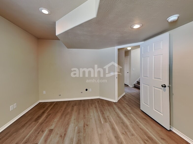 Building Photo - 11963 S Powder Cv