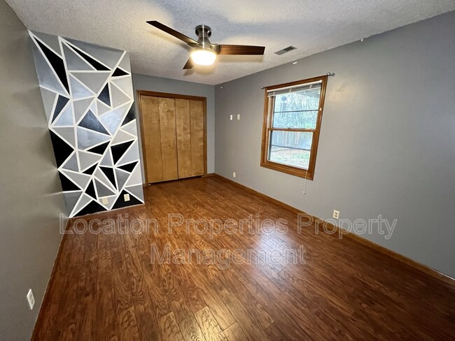 Building Photo - 2113 Atchison Ave