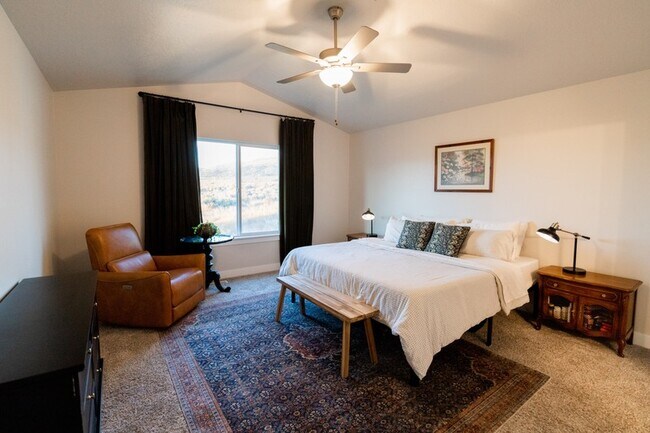 Building Photo - 2823 E Clarkstone Dr