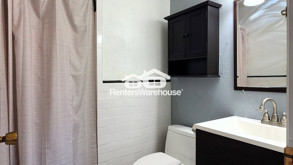 Building Photo - 208 S Winter St