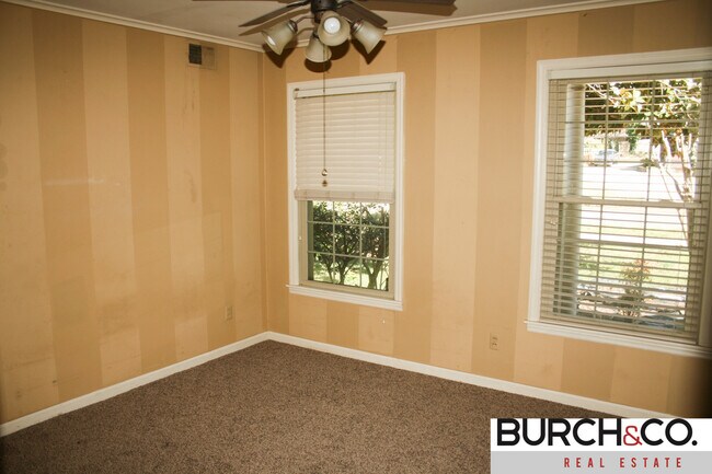 Building Photo - 1515 Kitchen St