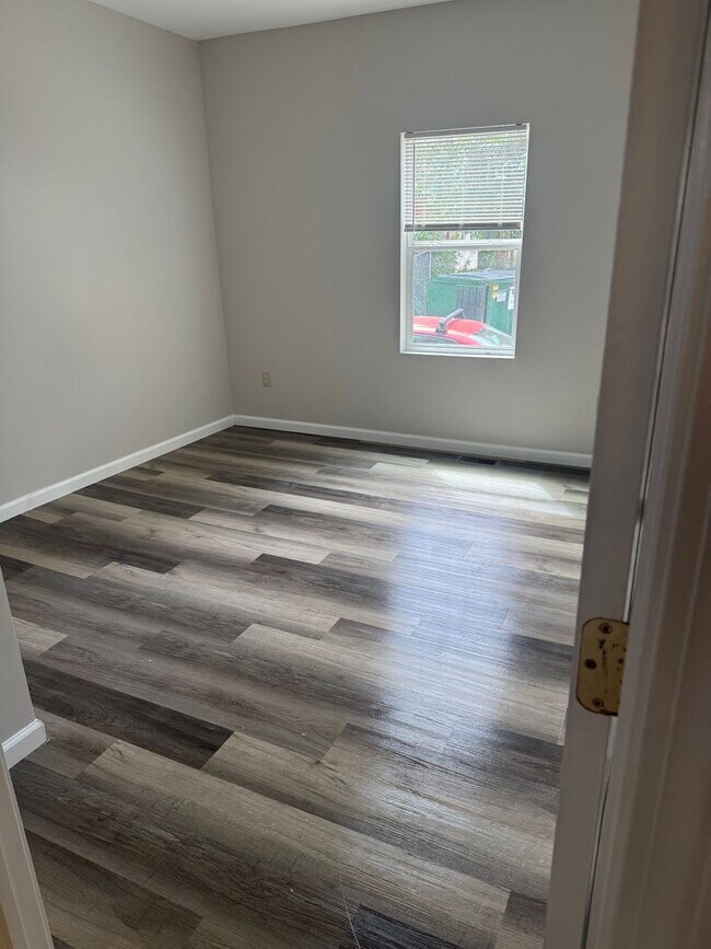 Building Photo - Modern 2 bedroom with office in West Sprin...