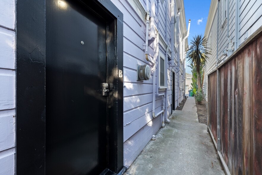 Building Photo - 1724 Lincoln Ave