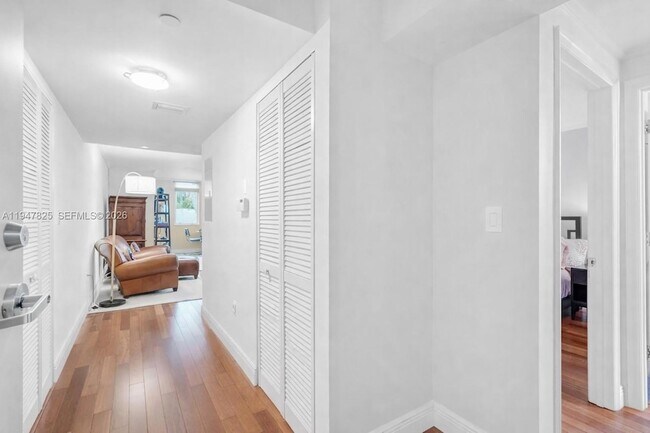 Building Photo - 1532 Drexel Ave