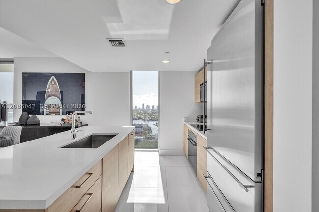 Building Photo - 16385 Biscayne Blvd