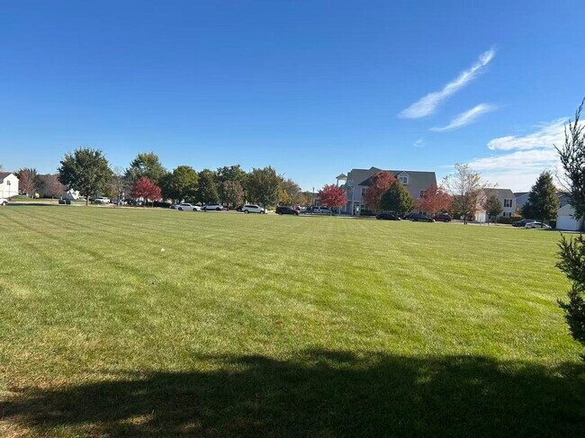 Building Photo - 788 Symphony Dr