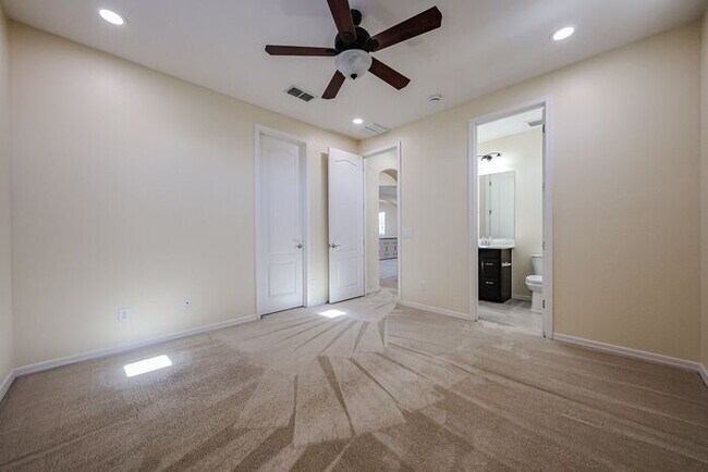 Building Photo - Stunning home located in the heart of Chandler, AZ!