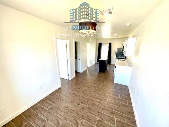 Building Photo - 1402 E McKinley St