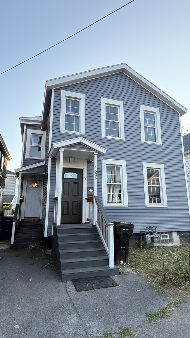 Building Photo - 1605 Lodi St