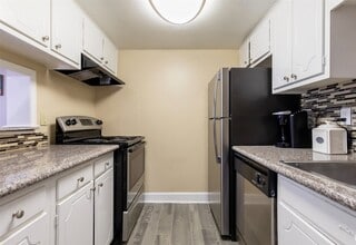 Building Photo - 9407 Westheimer Rd