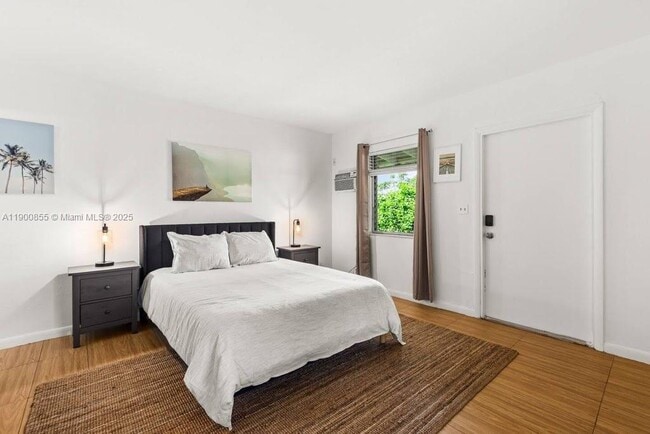 Building Photo - 618 NE 8th Ave