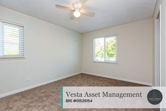 Building Photo - 403 Valley Run