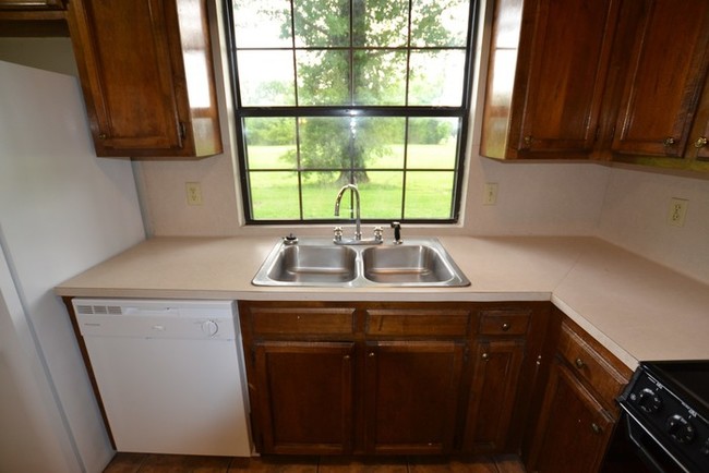 Building Photo - 1110 Willow Creek Dr