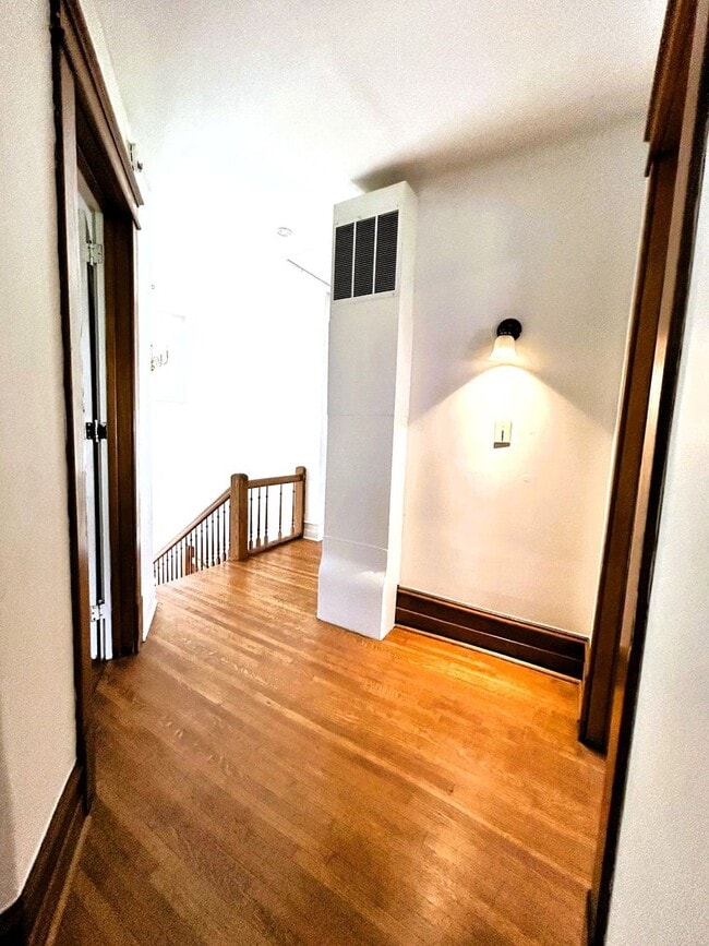 Building Photo - 624 S 7th St