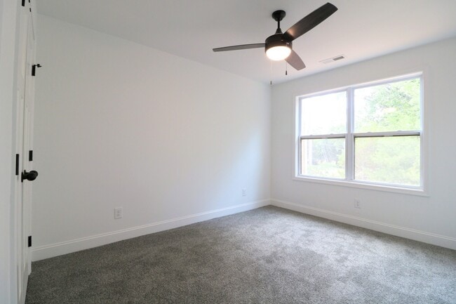 Building Photo - 128 Independence Ln