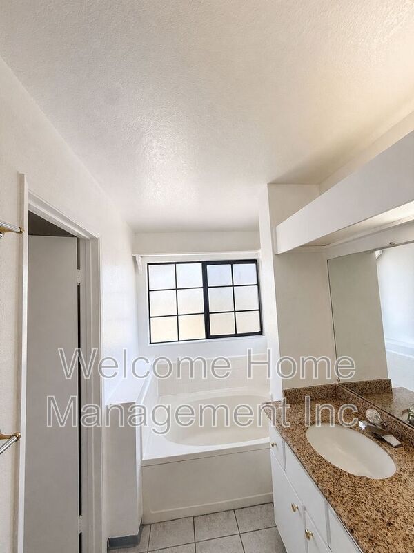 Building Photo - 34769 Comstock Common