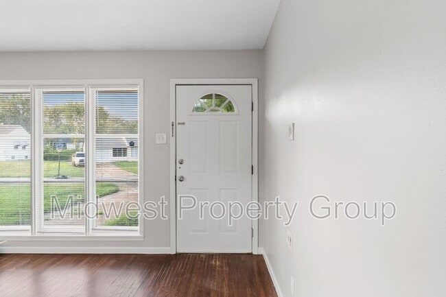 Building Photo - 306 Banff Cir