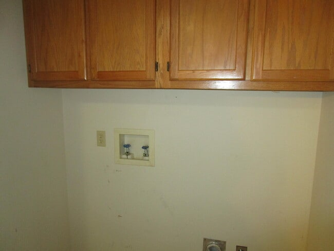 Building Photo - 1030 Nottingham Dr