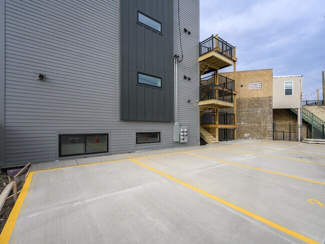 Building Photo - 5528 W Gettysburg St