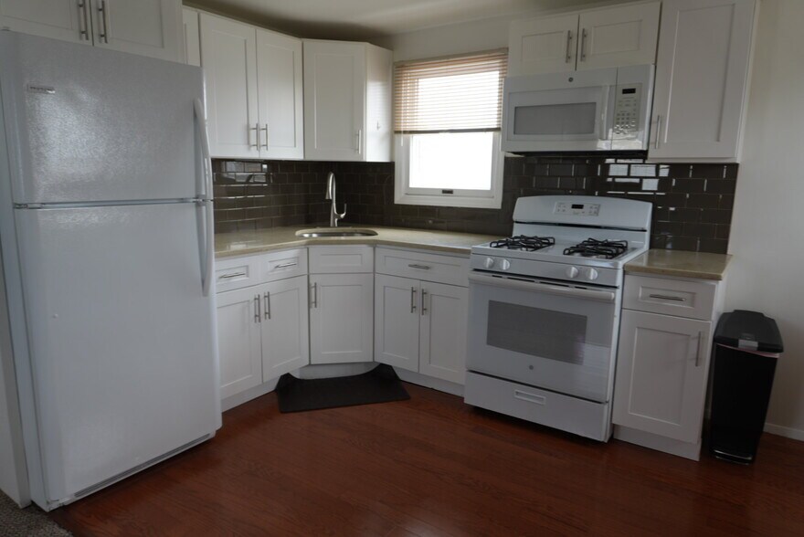 Building Photo - 132 Carle Rd