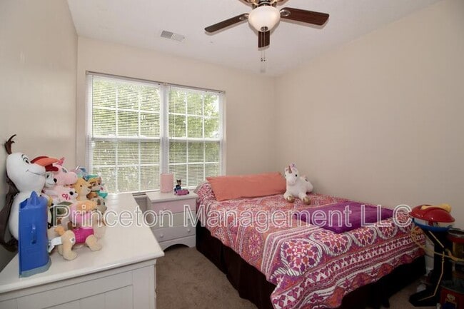 Building Photo - 137 Lynch Cir