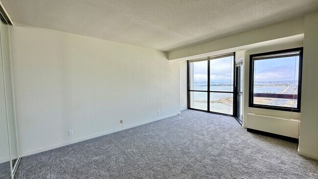Building Photo - GORGEOUS Views from the 29th Floor in this...
