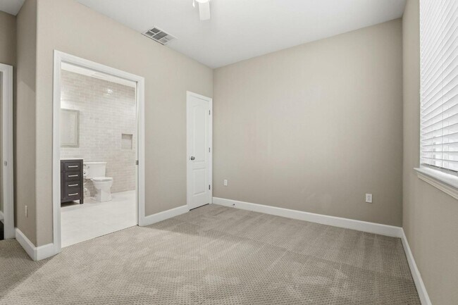 Building Photo - 1818 Tarragon Dr