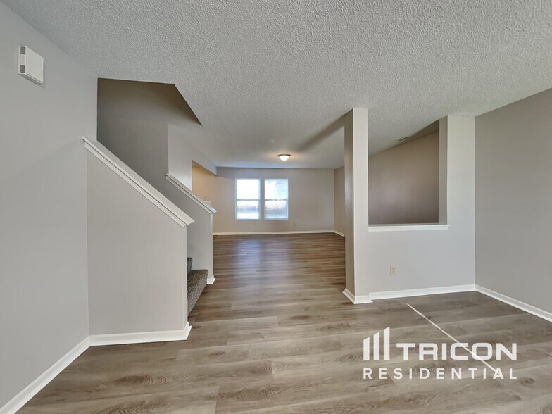Building Photo - 2168 Olympia Dr