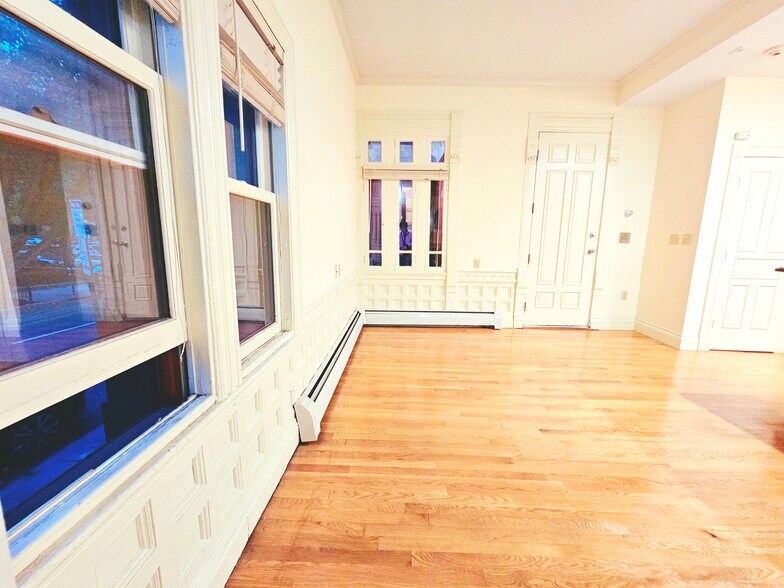 Building Photo - 197 Commonwealth Ave