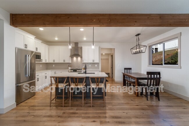 Building Photo - 35471 Portland View Dr