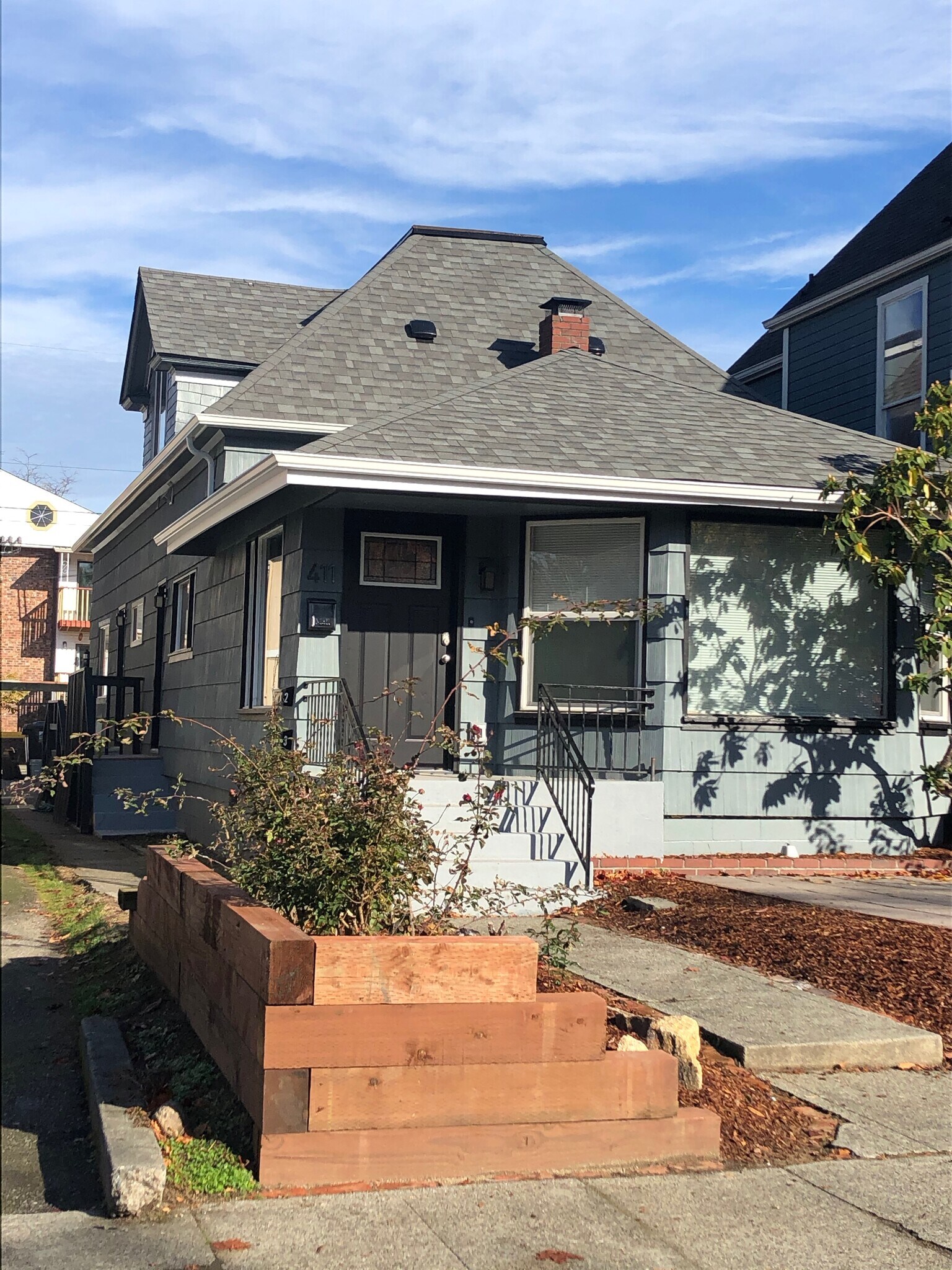 Exterior - front patio - 411 N L St