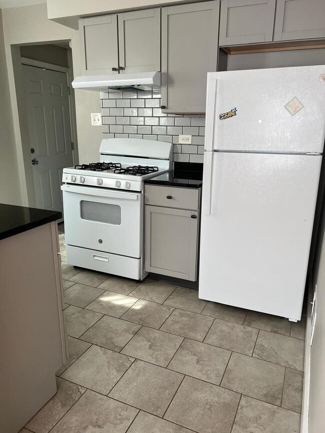 Building Photo - 438-155 155th St