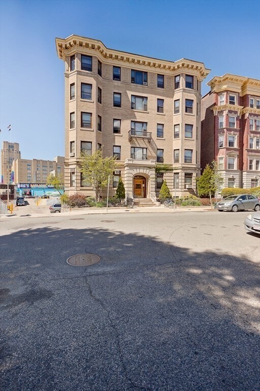 Building Photo - 137 Peterborough St